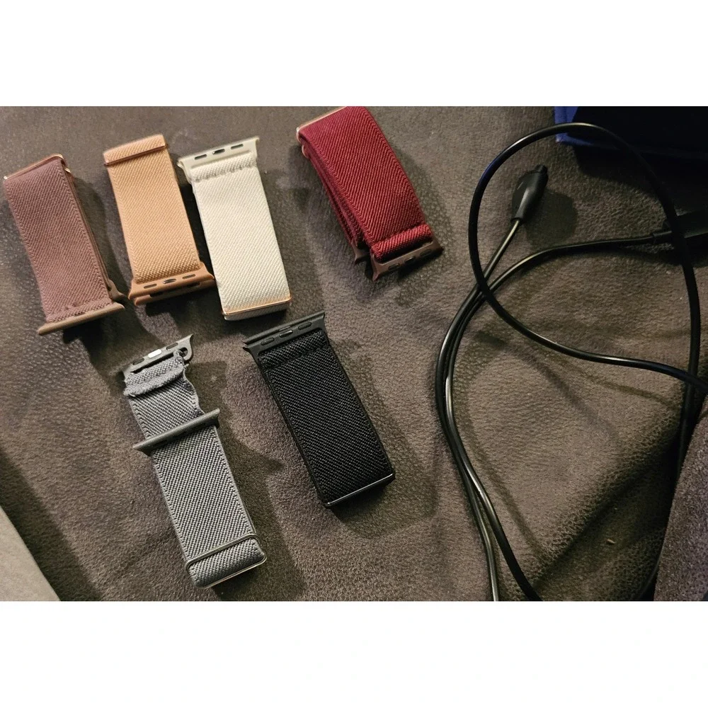 Garmin Venu Sq Smartwatch Light Gold White with 6 Extra Bands and Charger